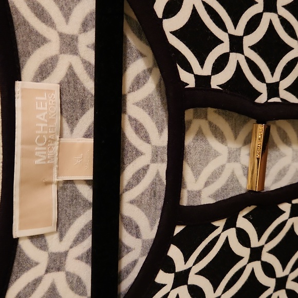 Michael Kors stretchy blouse with gold breast buckle - Picture 3 of 6